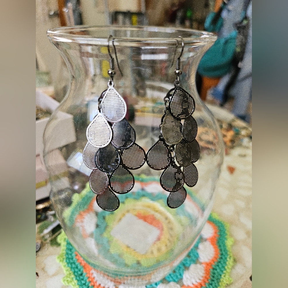 Teardrop Shape Dangle Earrings🦋